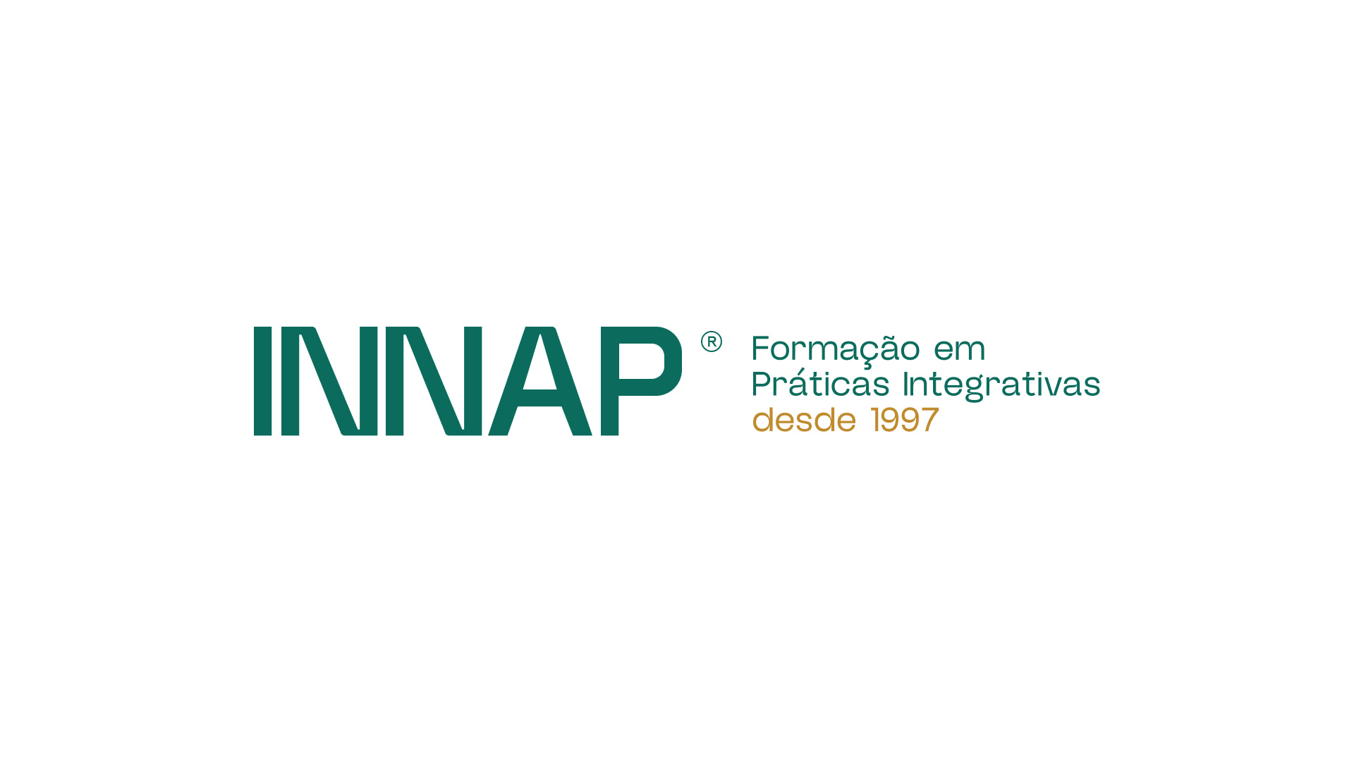The wordmark, in its horizontal version: Formação em Práticas Integrativas, desde 1997.